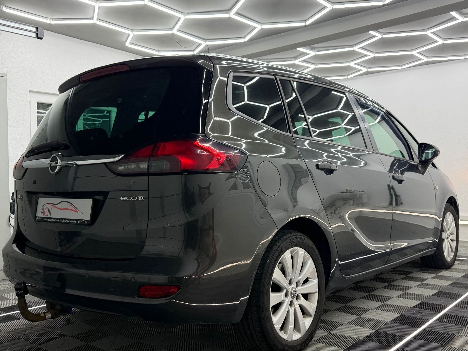 Fahrzeugabbildung Opel Zafira C Tourer Drive/NAVI/KAMERA/AHK/7-SITZER