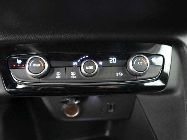 Corsa F ELEGANCE+LED LICHT+NAVI+SITZ-/LENKRADHEI