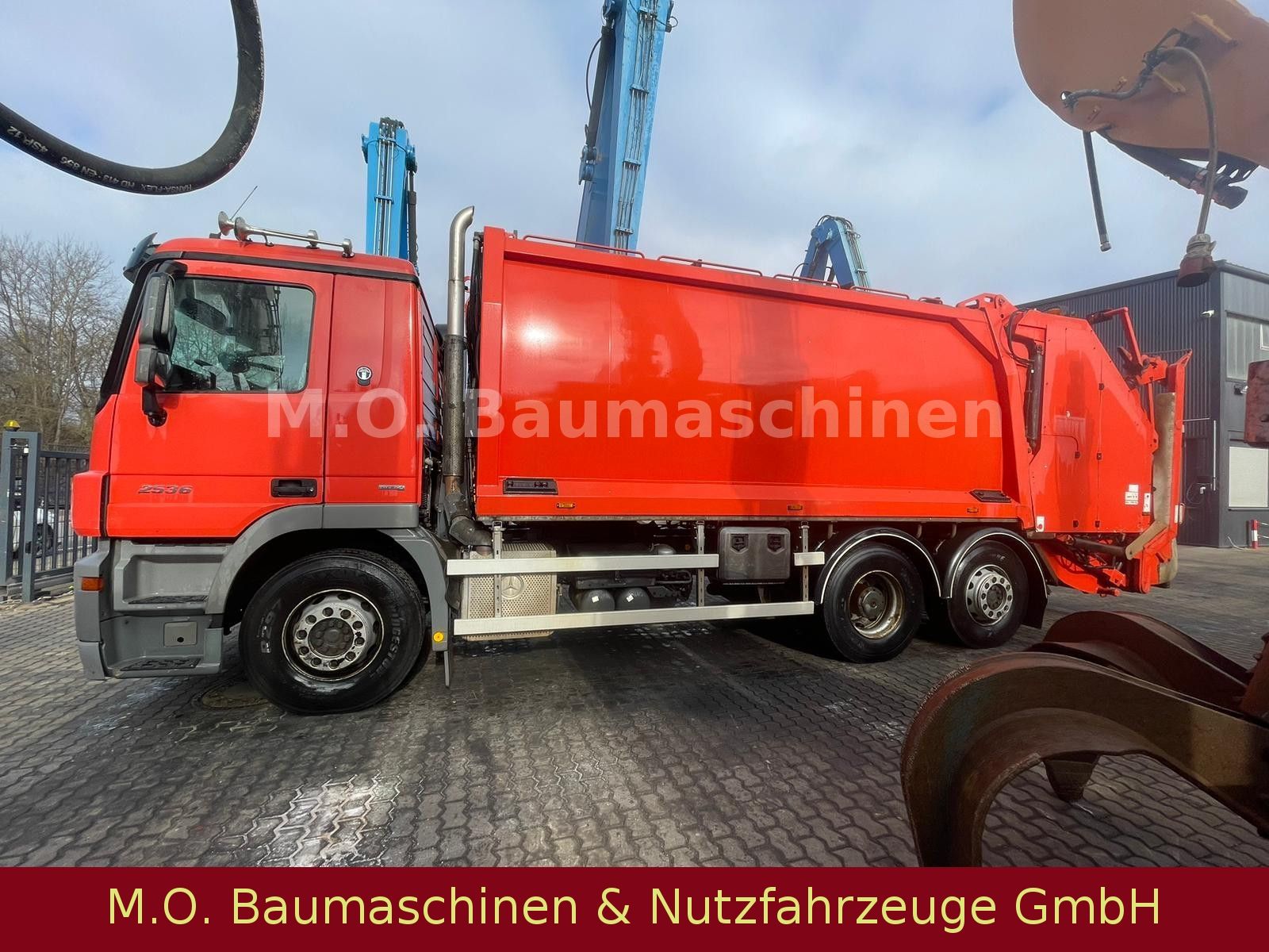 Fahrzeugabbildung Mercedes-Benz Actros 2536 /  6-Zyl / 3-Achser / AC / L+L Achse