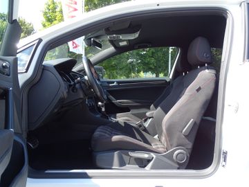 Volkswagen Golf - 8
