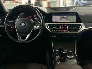 Fahrzeugabbildung BMW 320d xDr Tour ACC DAB Hi-Fi Kamera 360°