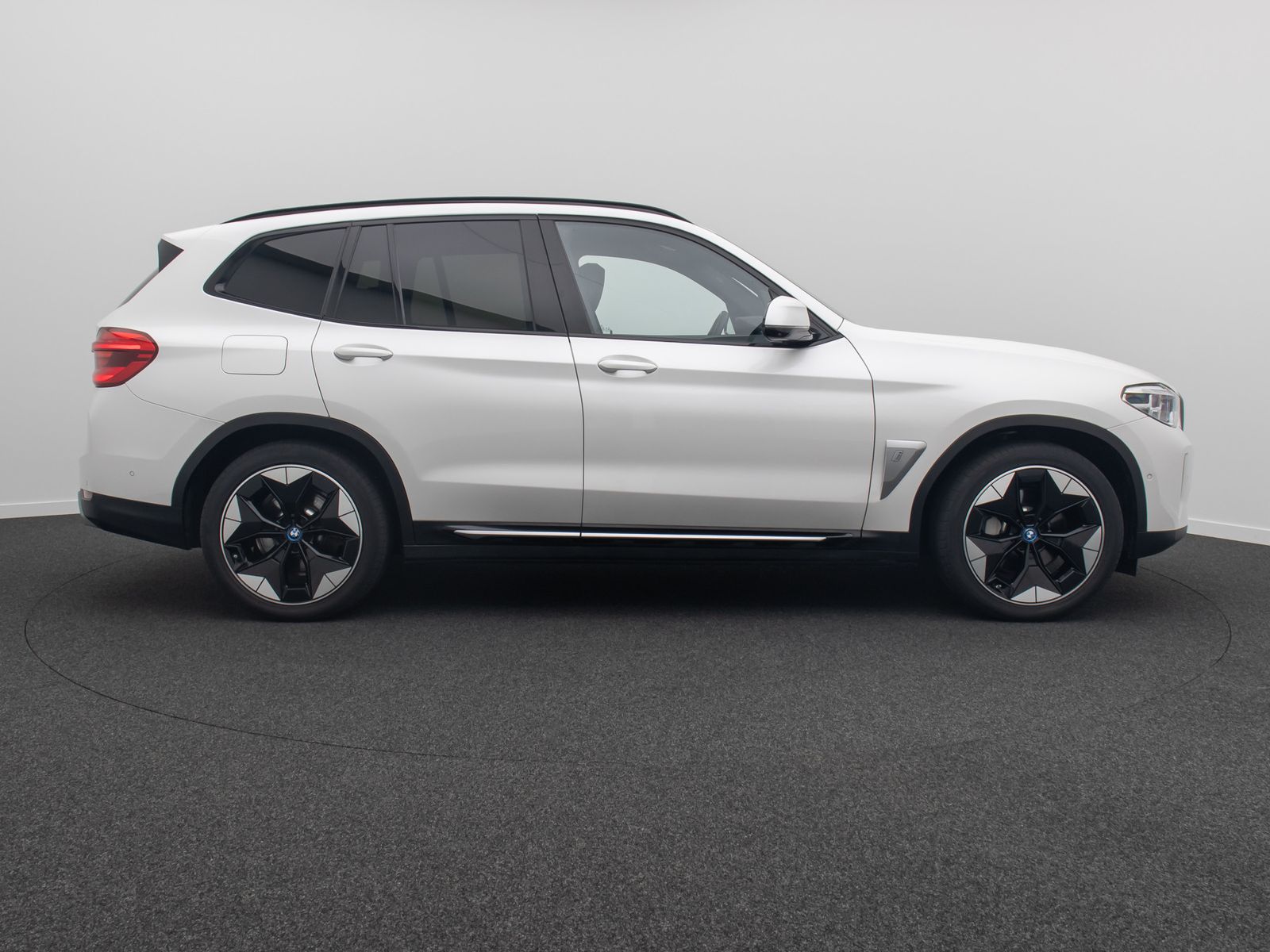 Fahrzeugabbildung BMW iX3 IMPRESSIVE AKH Alarm 360°HUD DAB Panoram 20"