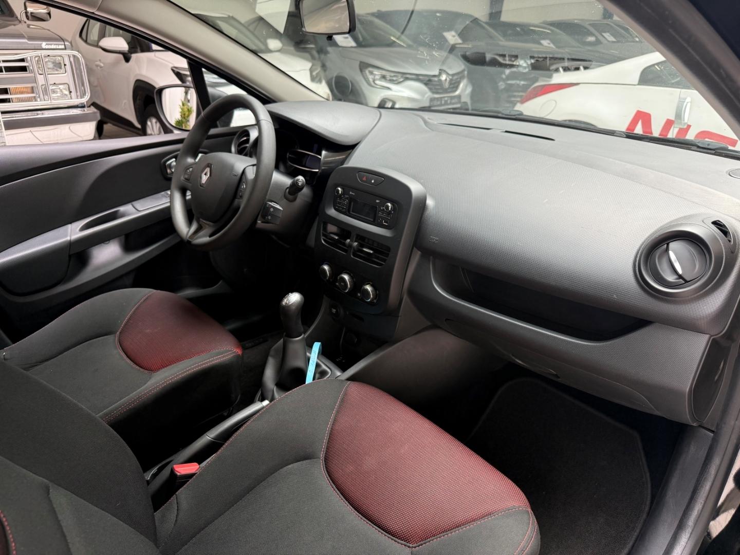 Renault Clio 2015 — фото 11