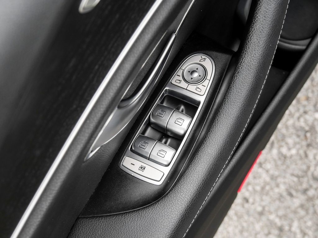 Mercedes-Benz E 200 4M T |Avantgarde|NAVI|ILS|PANO|AHK|MBeam