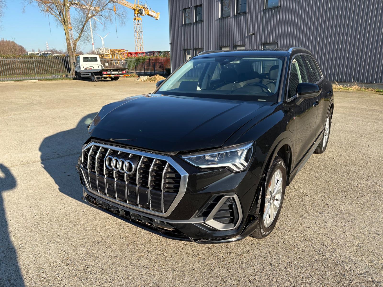 Audi Q3 E-TRON 45 TFSIe S-TRONIC / S-LINE