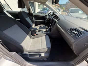 Volkswagen Golf - 9