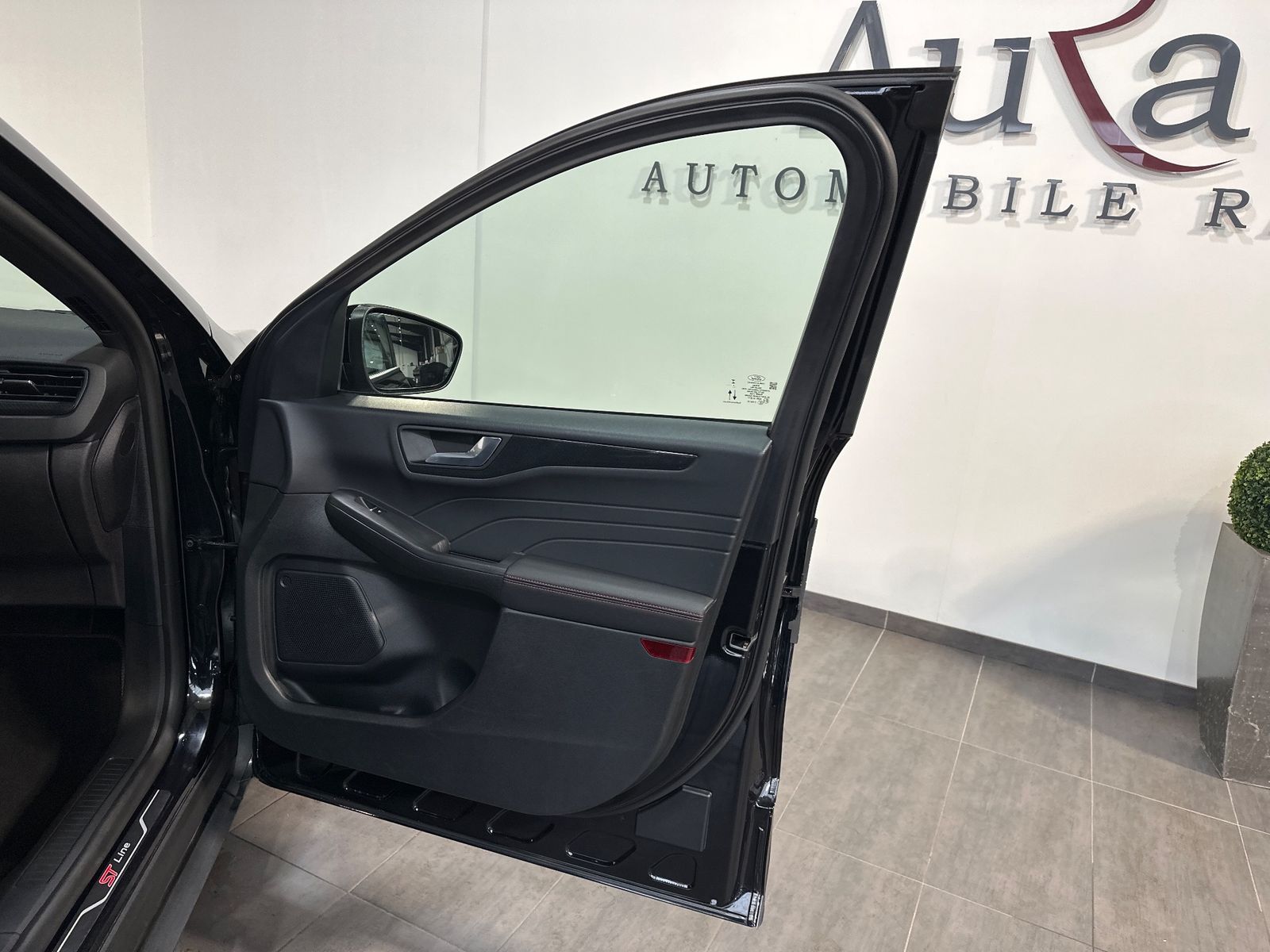 Fahrzeugabbildung Ford Kuga 2.5 Duratec FHEV ST-LINE X NAV+LED+AHK+HUD