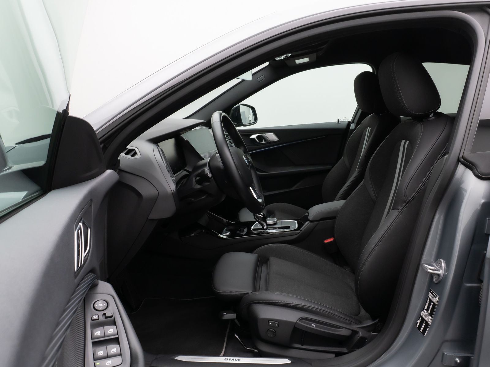 Fahrzeugabbildung BMW 218i Gran Coupé SportLine DAB PDC DrivAssist LED