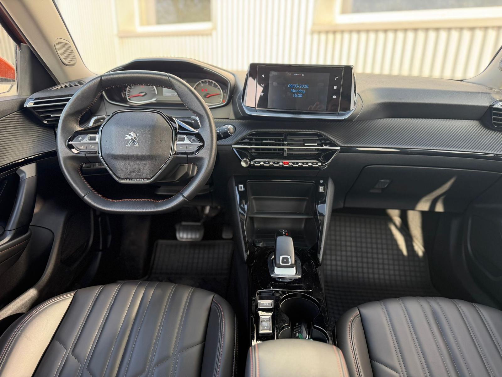 Peugeot 2008 HYBRID136 e-DSC6 Allure GT Pano*Leder*360