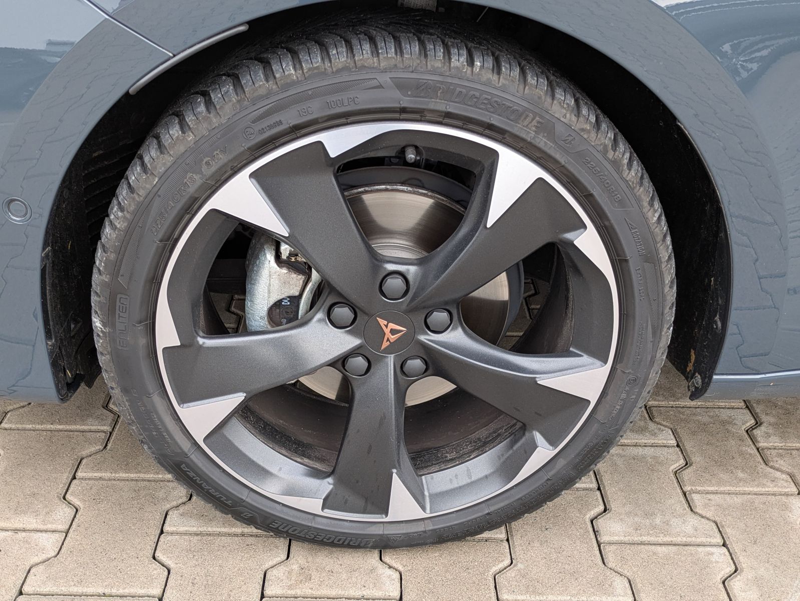 Fahrzeugabbildung CUPRA Leon 1.5 eTSI EDGE MATRIX*ACC*KAM*18"5JGARANTIE