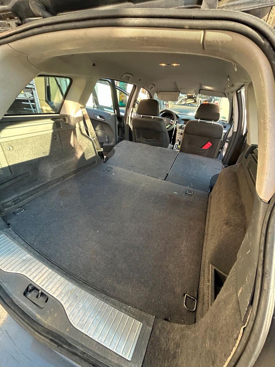 Opel Astra 2008 — photo 14