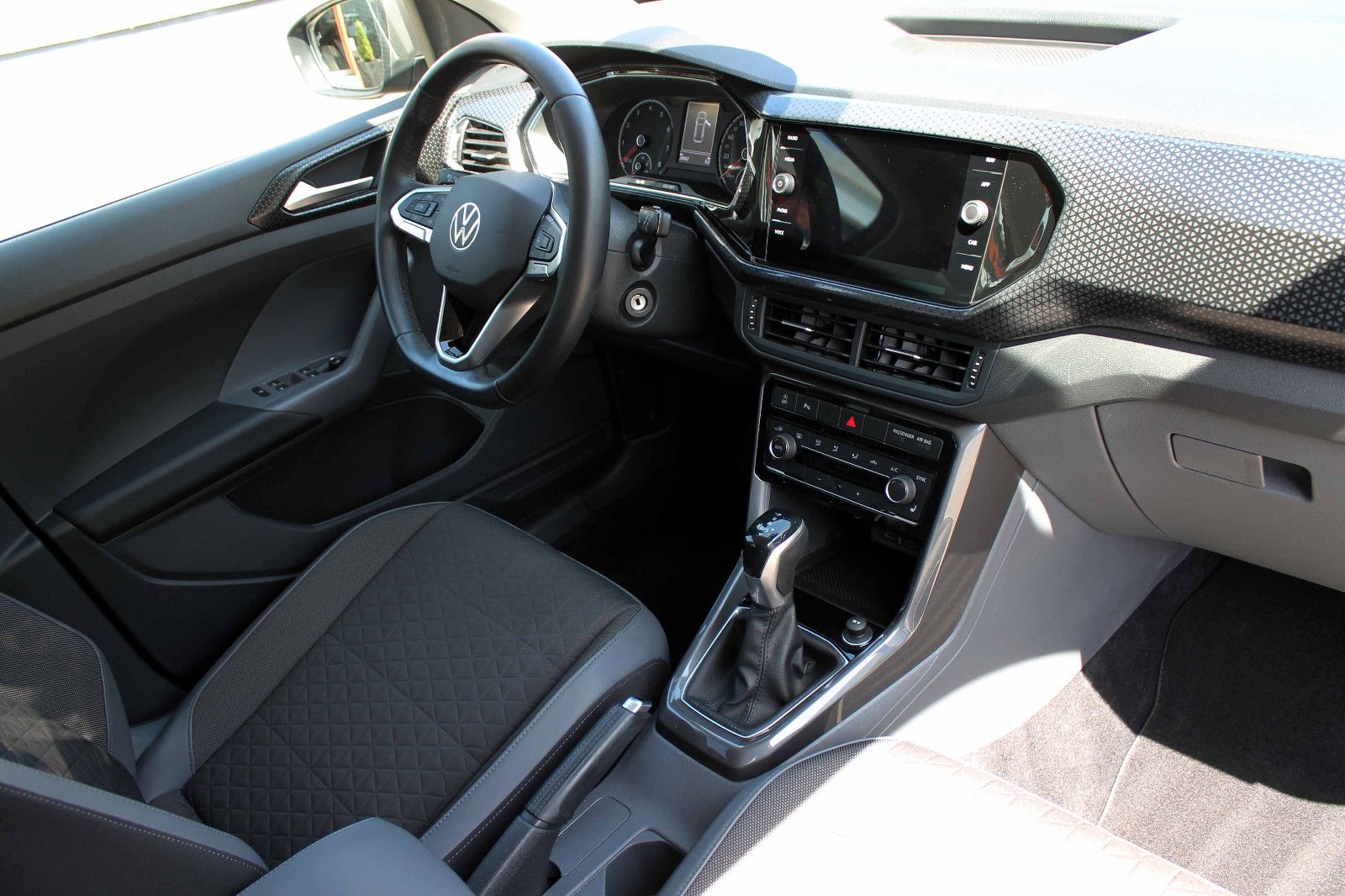 Fahrzeugabbildung Volkswagen T-Cross 1.0 TSI DSG Style ACC NAVI KAM PDC AHK