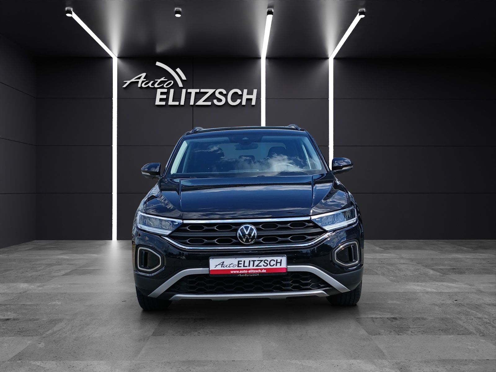 Fahrzeugabbildung Volkswagen T-Roc TSI Life DSG LED AHK Navi AID ACC RFK SH 1