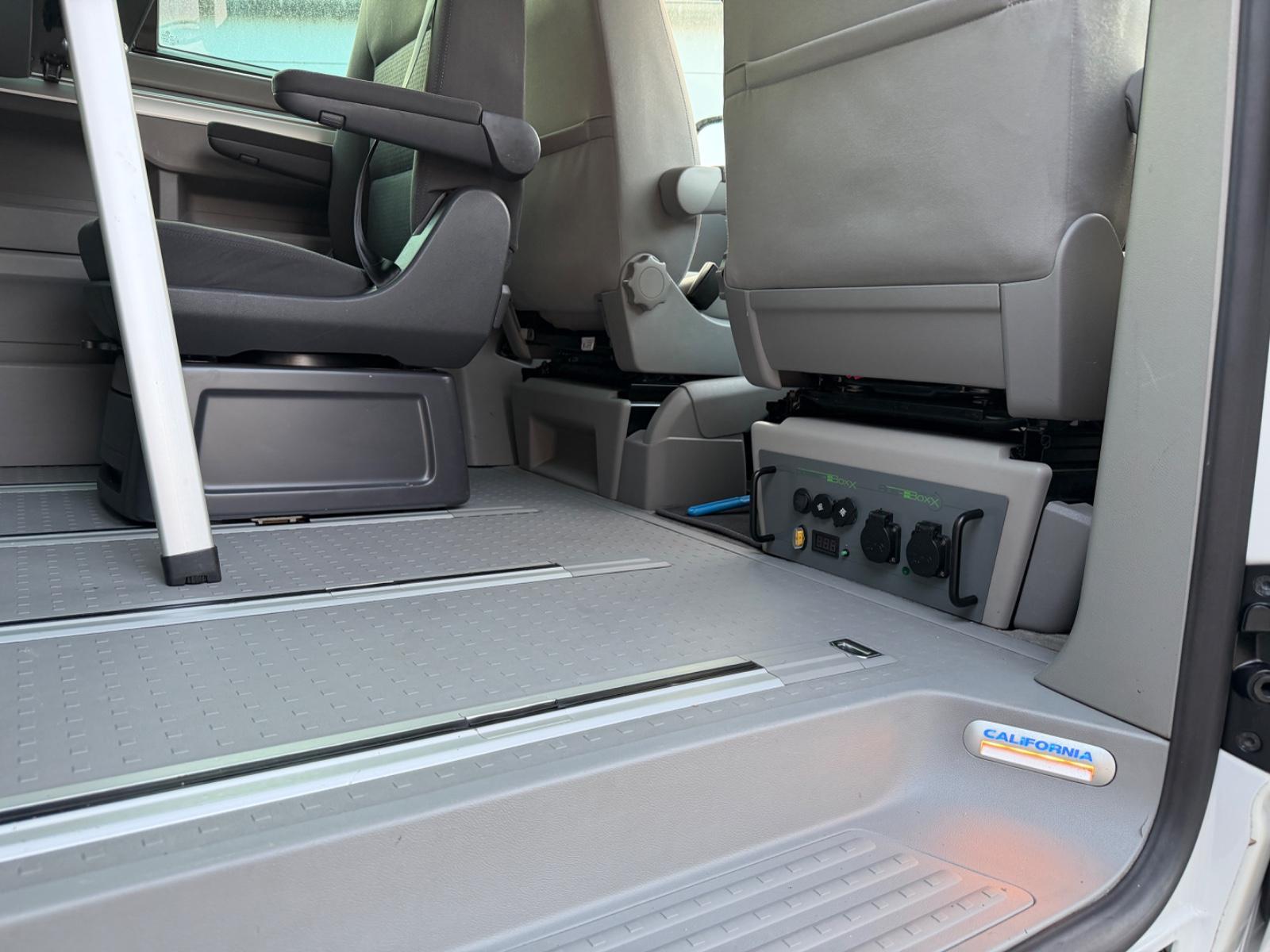 VOLKSWAGEN T5 CALIFORNIA BEACH 2.0 TDI 140ch BVM Sièges chauffants Toit relevable - 2EME MAIN