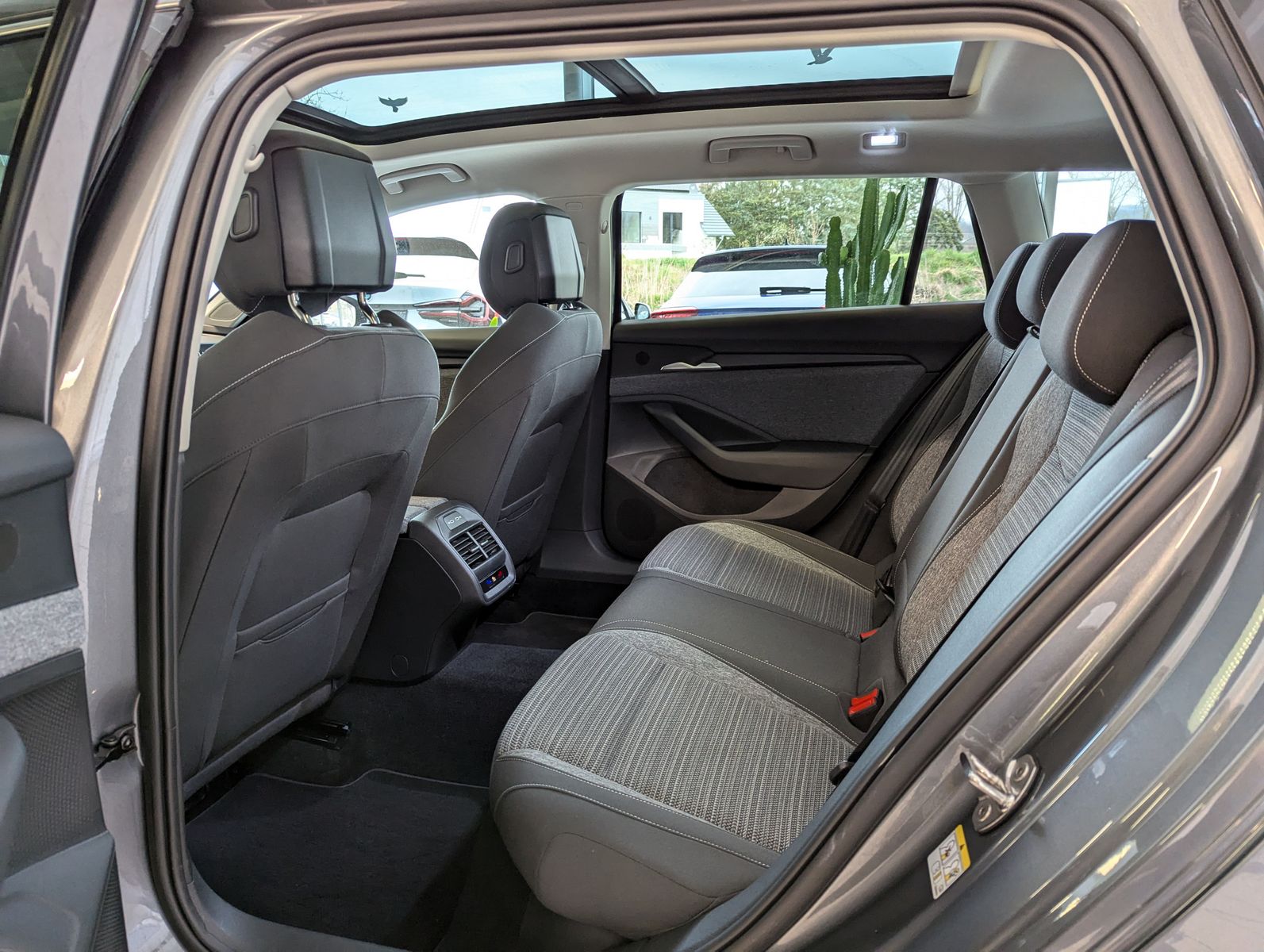 Fahrzeugabbildung SKODA Superb 2.0TDI DSG 4x4 Pano Matrix ACC AHK 5J Gar