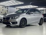 BMW 220i Active Tourer Advantage PANO/NAVI/PDC - silberne BMW 220
