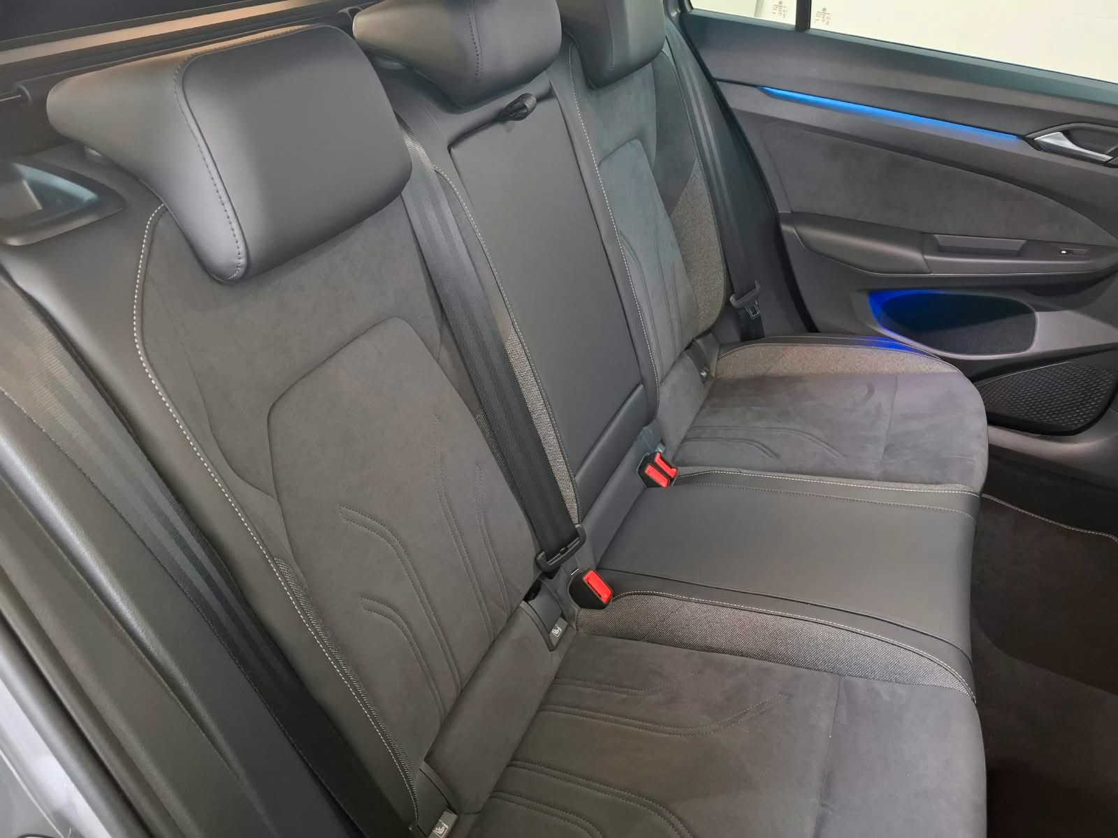 Fahrzeugabbildung Volkswagen Golf VIII Var. Style 1,5 eTSI DSG +IQ.Light+Navi