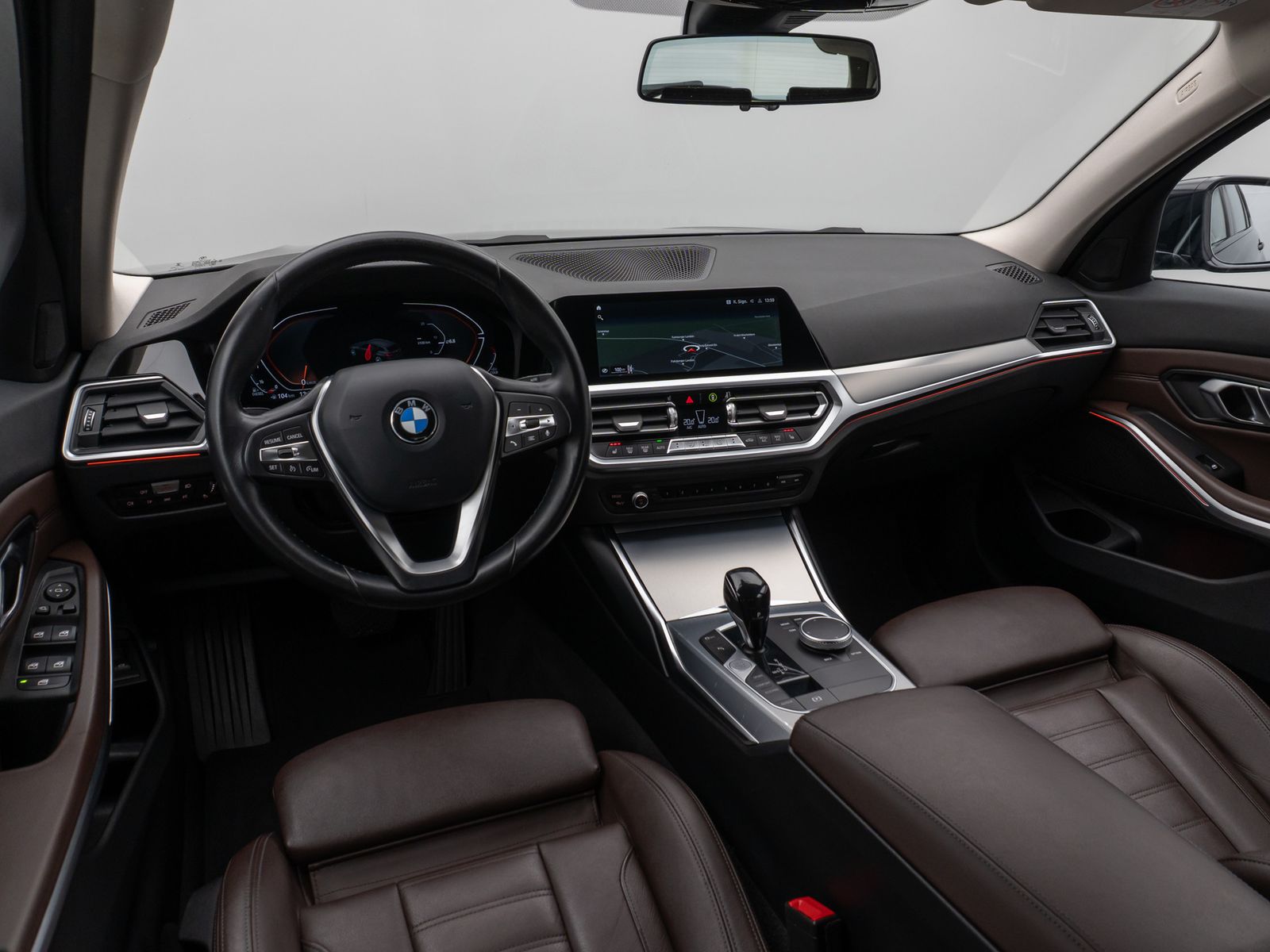 Fahrzeugabbildung BMW 320d xD Sport Line Kamera DAB HiFi Alarm AHK LED