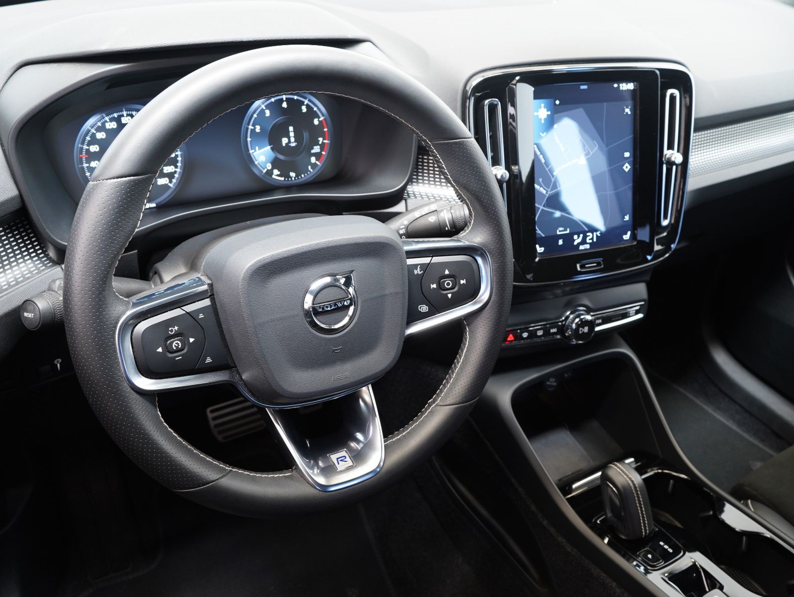 Fahrzeugabbildung Volvo XC 40 T4 R Design INTELLISAFE/LED/360°