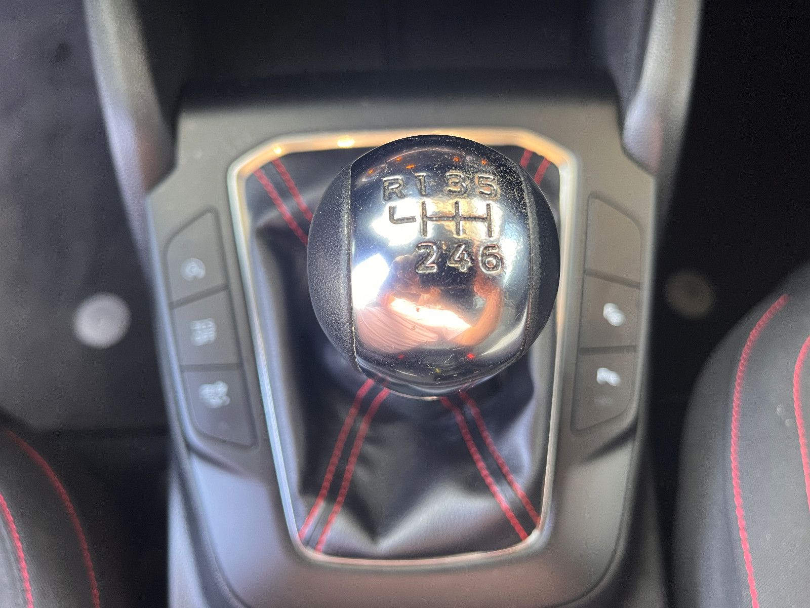 Fahrzeugabbildung Ford Focus Turnier ST-Line