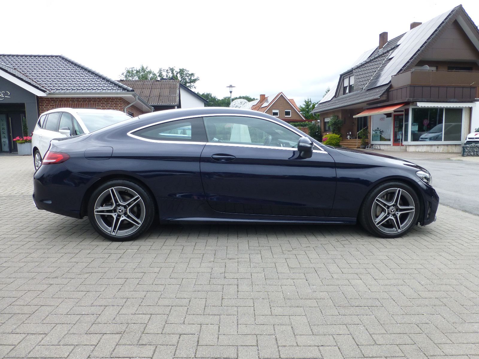 Fahrzeugabbildung Mercedes-Benz C 300 d Coupe,Burmester,LED,DAB,AMG,KameraComand