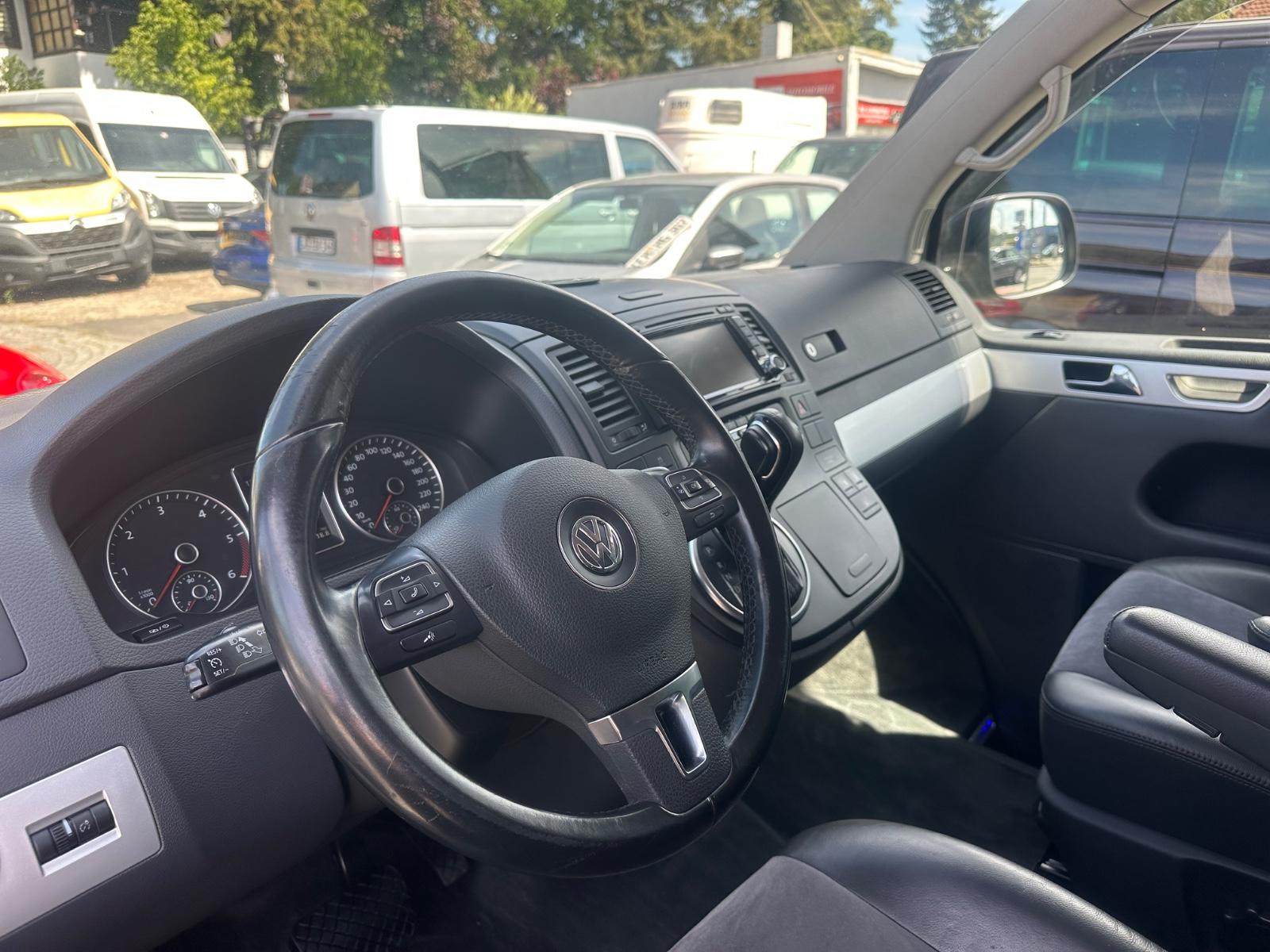 VOLKSWAGEN T5 MULTIVAN 2.0 TDI 179ch HIGHLINE BVA Portes coulissantes 2 côtés Sièges chauffants Caméra de recul