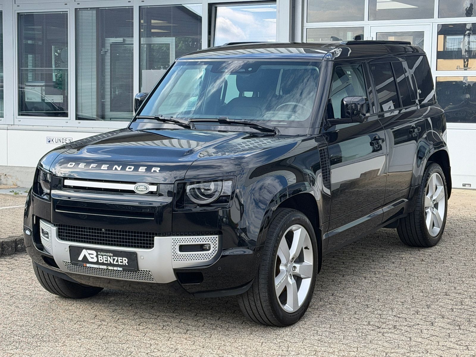 Fahrzeugabbildung Land Rover Defender 110 XS Edition/PANO/AHK/MERIDIAN/3D-KAM