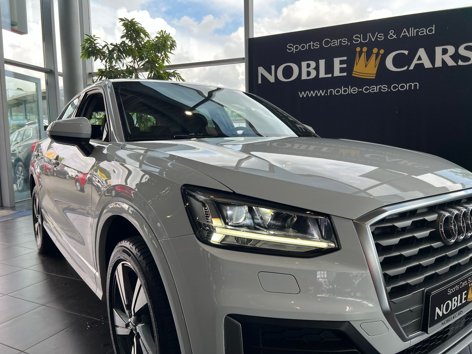 Fahrzeugabbildung Audi Q2 35 TFSI S Line AHK LED NAVI ALU