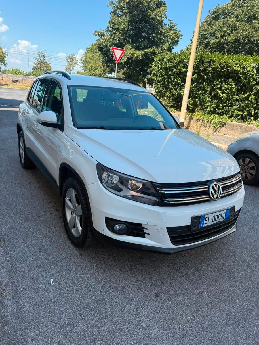 Volkswagen Tiguan - 1