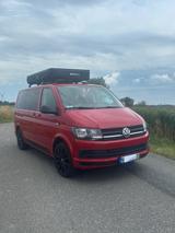 Volkswagen T6 Multivan - rote Volkswagen T6 Multivan
