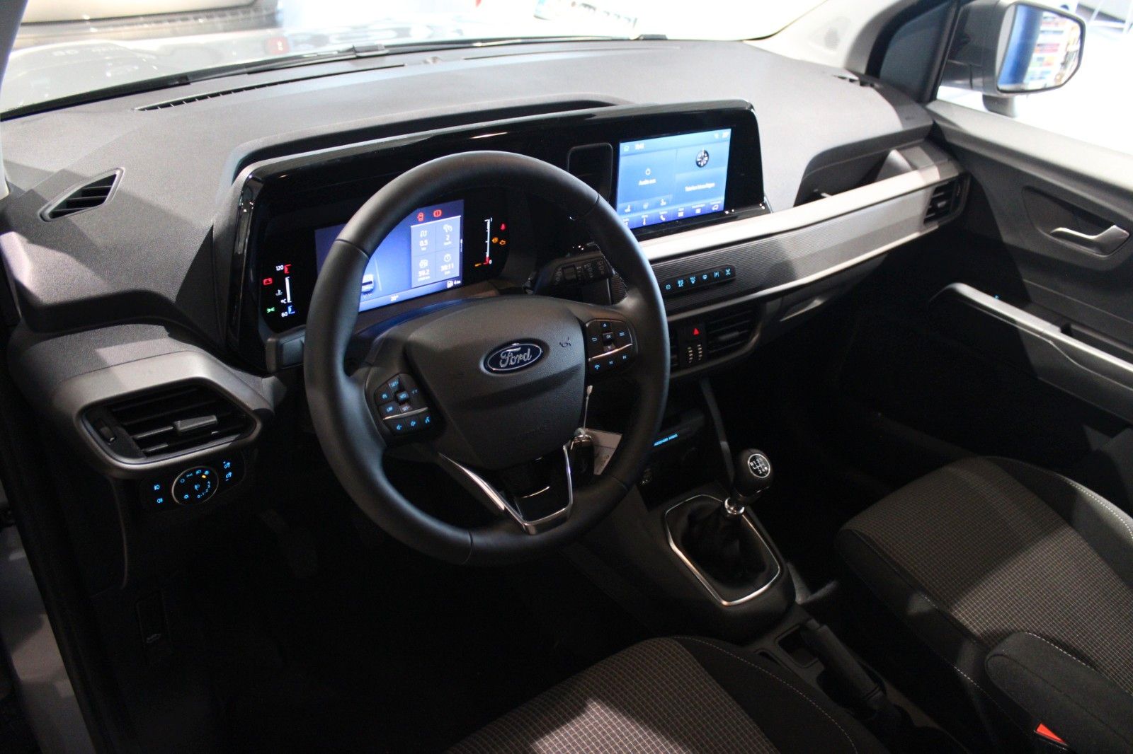 Fahrzeugabbildung Ford Tourneo Courier TREND Kamera WinterPaket2 uvm