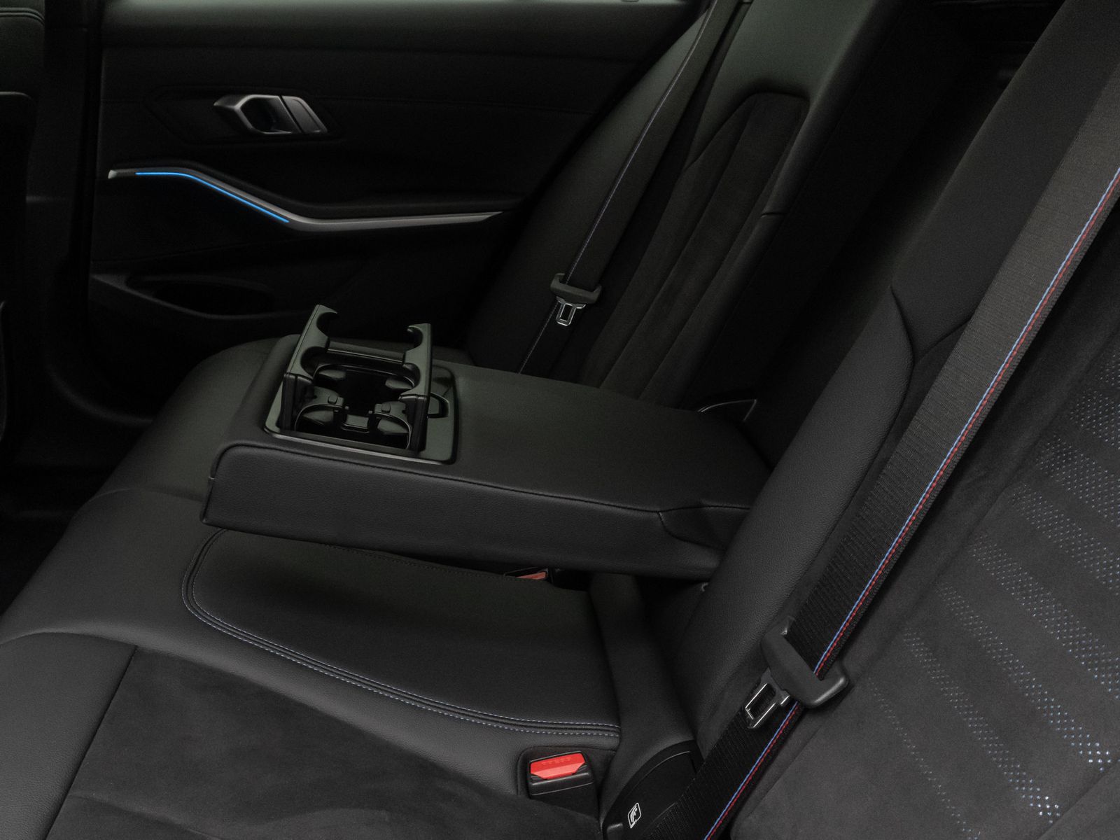 Fahrzeugabbildung BMW 330e xD M Sport HUD DAB Kamera HiFi Komf 19Zoll