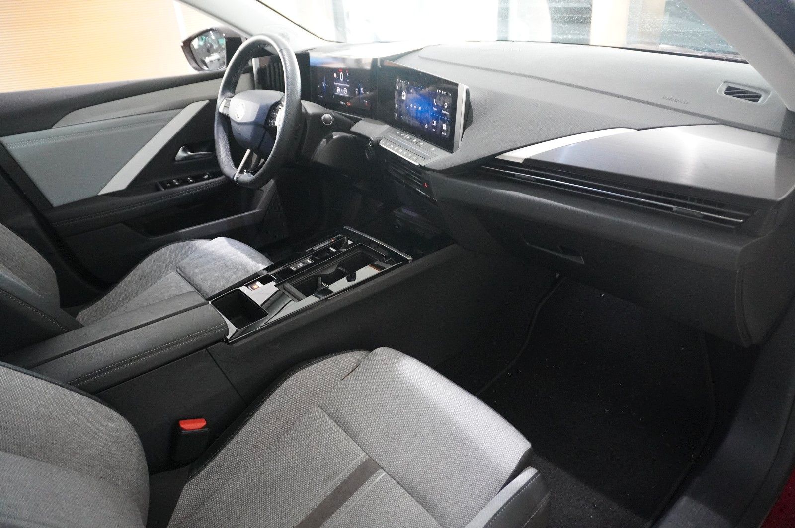 Fahrzeugabbildung Opel Astra L Lim. 1.2T ELEGANCE NAVI/LED/KAMERA/SPORT