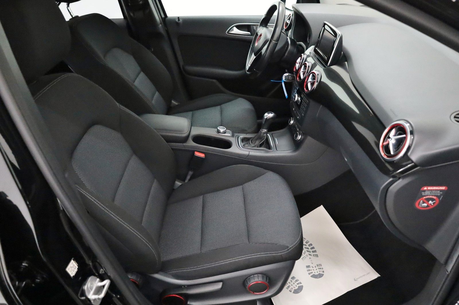 Fahrzeugabbildung Mercedes-Benz B 180d Navi,Bi-Xenon,SH,PDC vo.+hi.