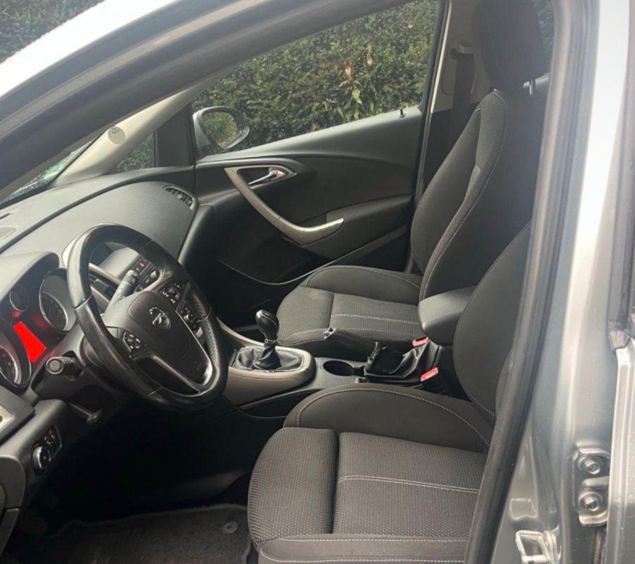 Opel Astra 2012 — photo 5