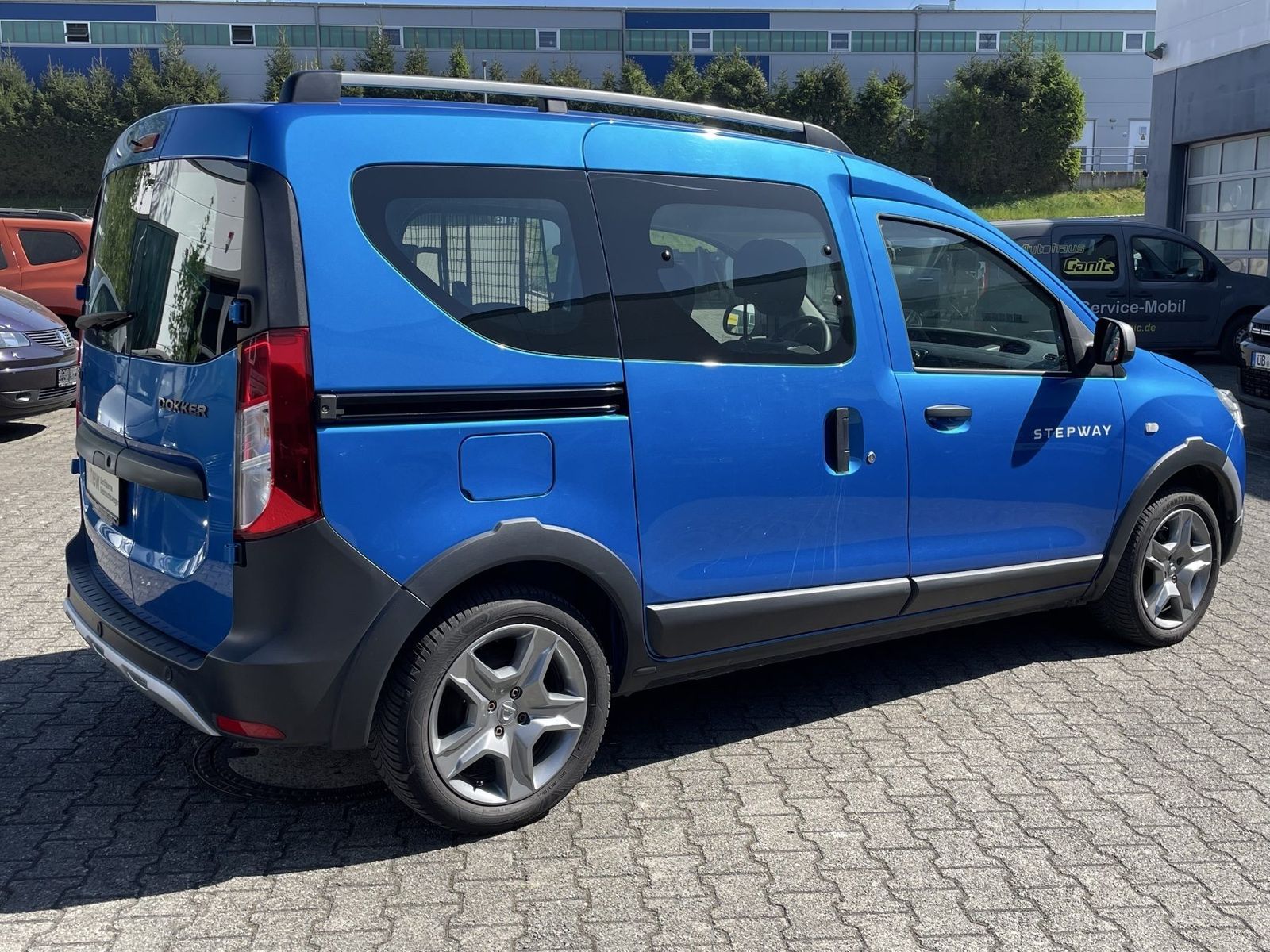Fahrzeugabbildung Dacia Dokker Stepway Plus TCe 130
