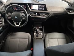 Fahrzeugabbildung BMW 218i Gran Coupé -- ACC/DrivingAssist/harman/17LM