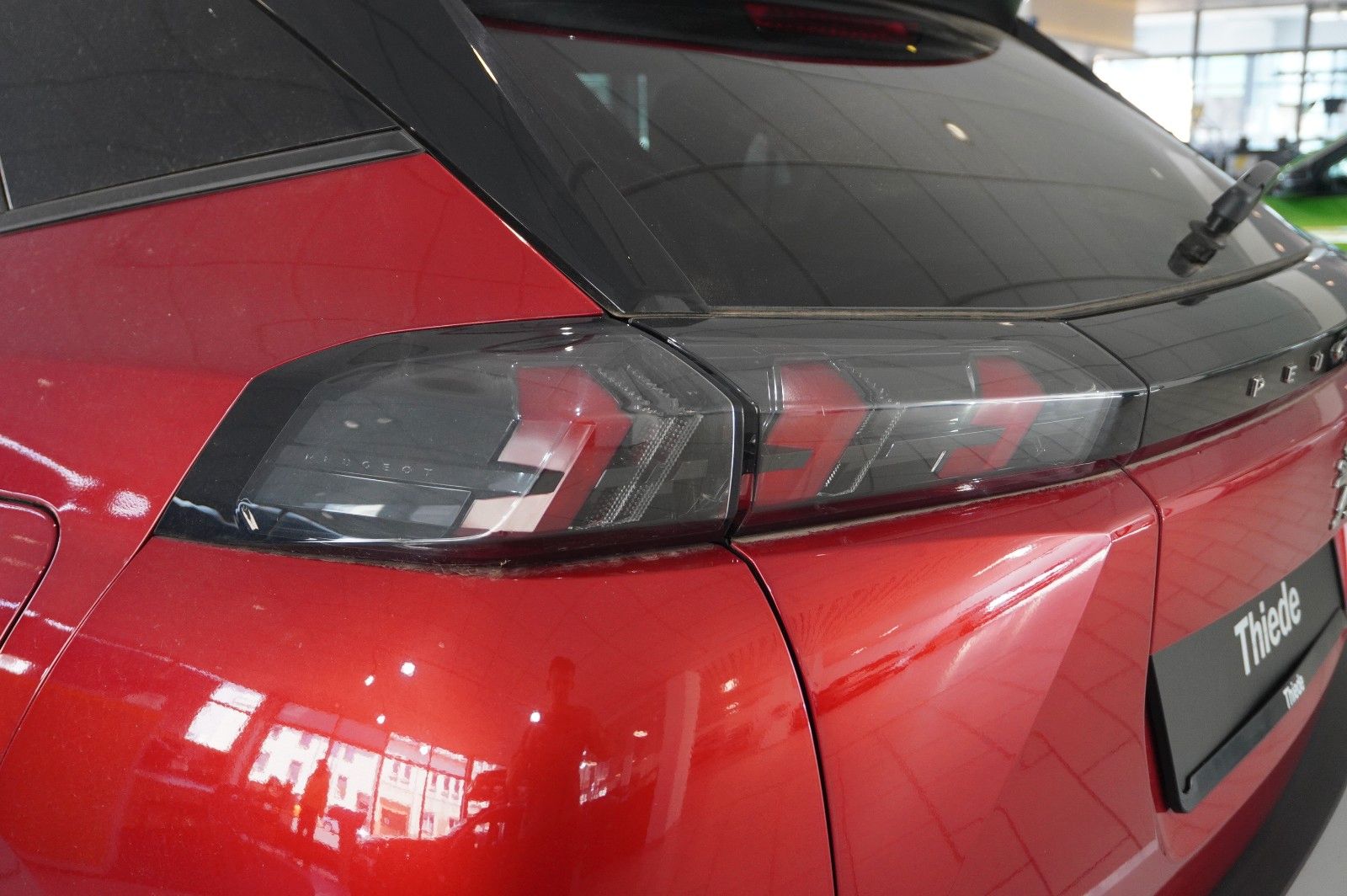 Fahrzeugabbildung Peugeot 2008 1.2T ALLURE AT NAVI/LED/KAMERA/SHZ/VIRT.