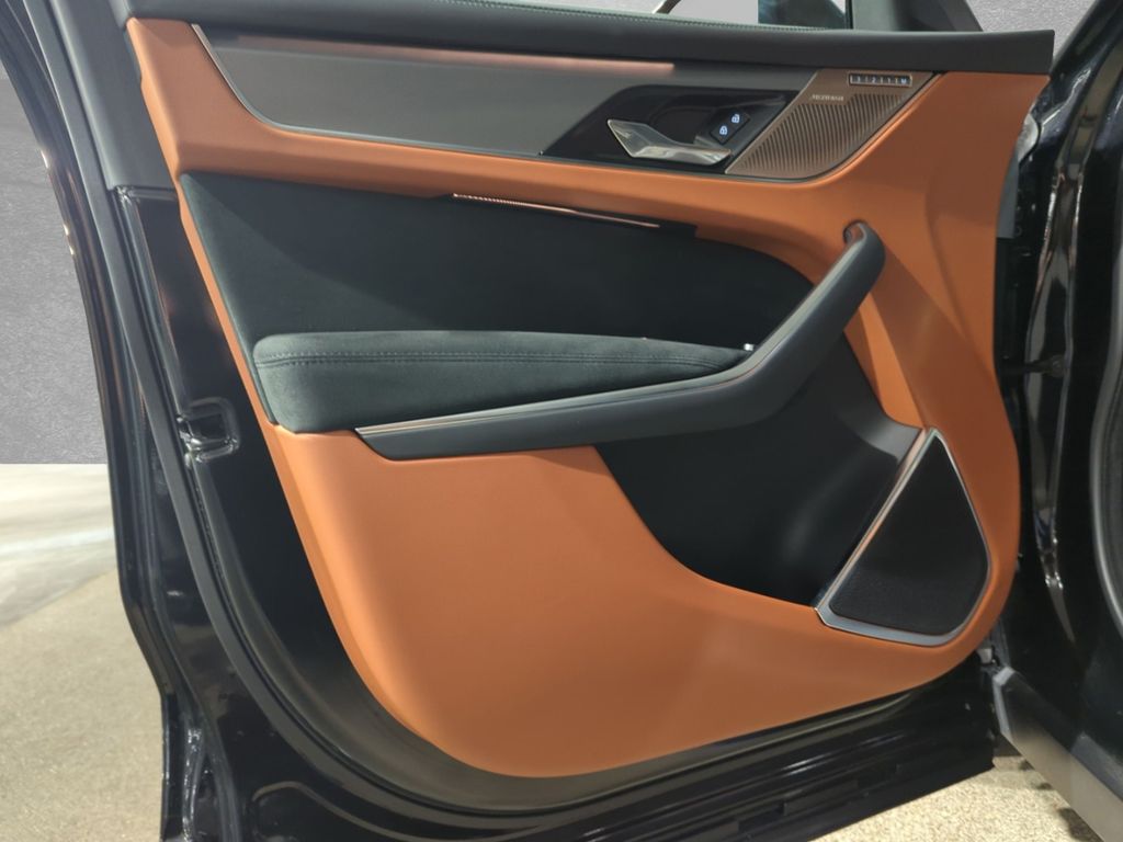 Jaguar F-Pace P550 SVR AHK BLACK-PACK PANORAMA 22