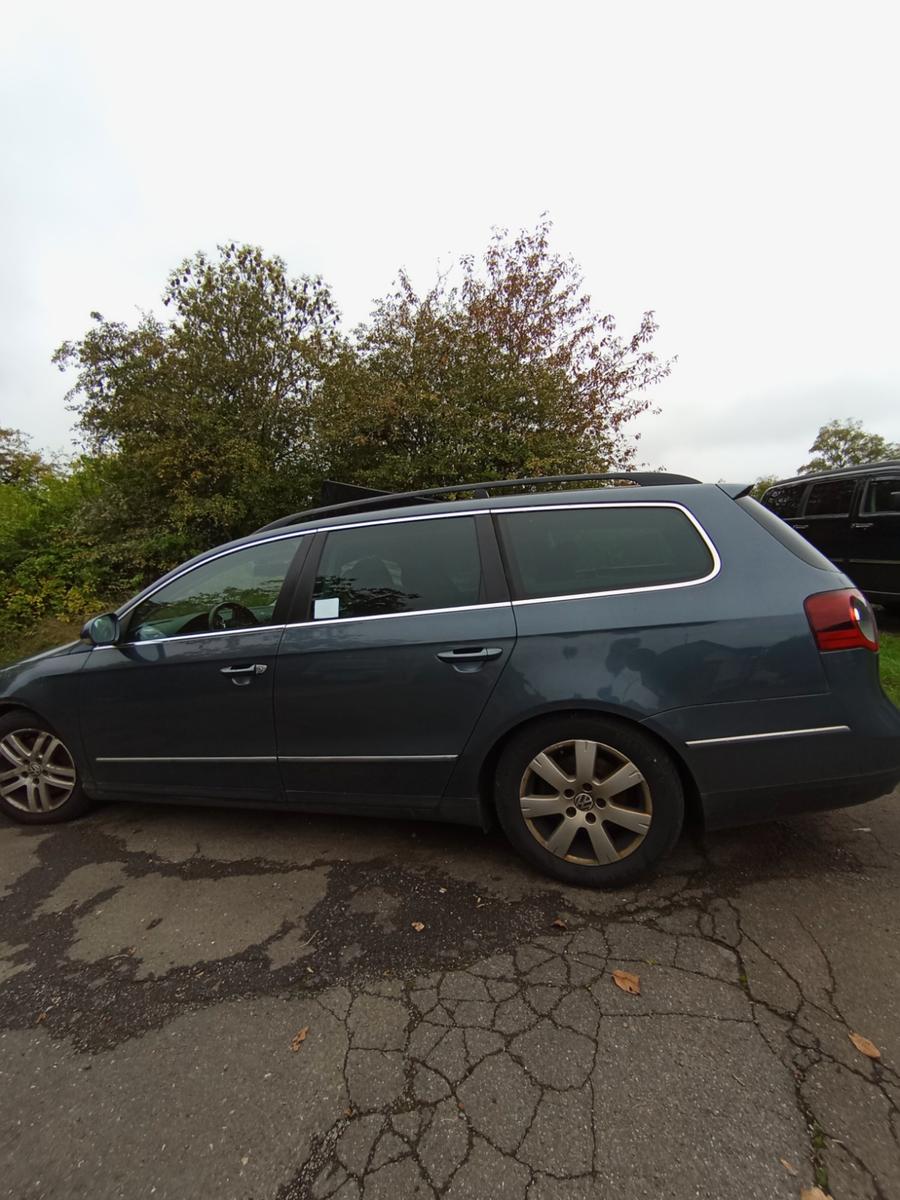 Volkswagen Passat 2009 — photo 11