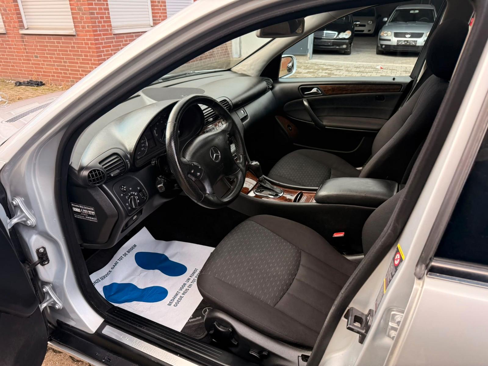 Mercedes-Benz C200 2006 — photo 30