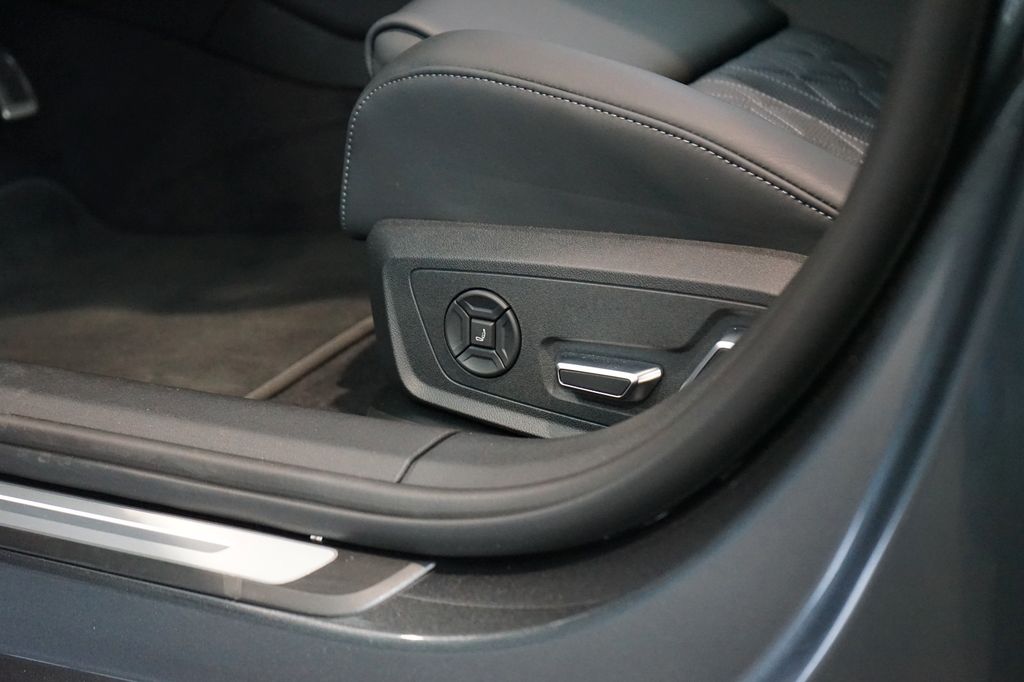 AUDI A5 Avant TDI quattro | S line | B&O| Pano AUDI A5 Avant TDI quattro | S line | B&O| Pano