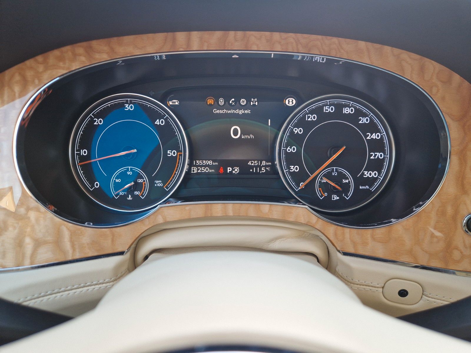 Fahrzeugabbildung Bentley Bentayga V8 Diesel*Massage*AHK*Schiebedach*VOLL