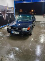 Audi 100 - blaue Audi 100