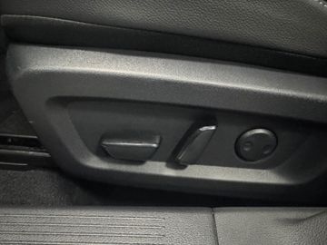 Fahrzeugverkauf 17 Nissan Qashqai N-Design Leder*Pano*HeadUp*20Zoll