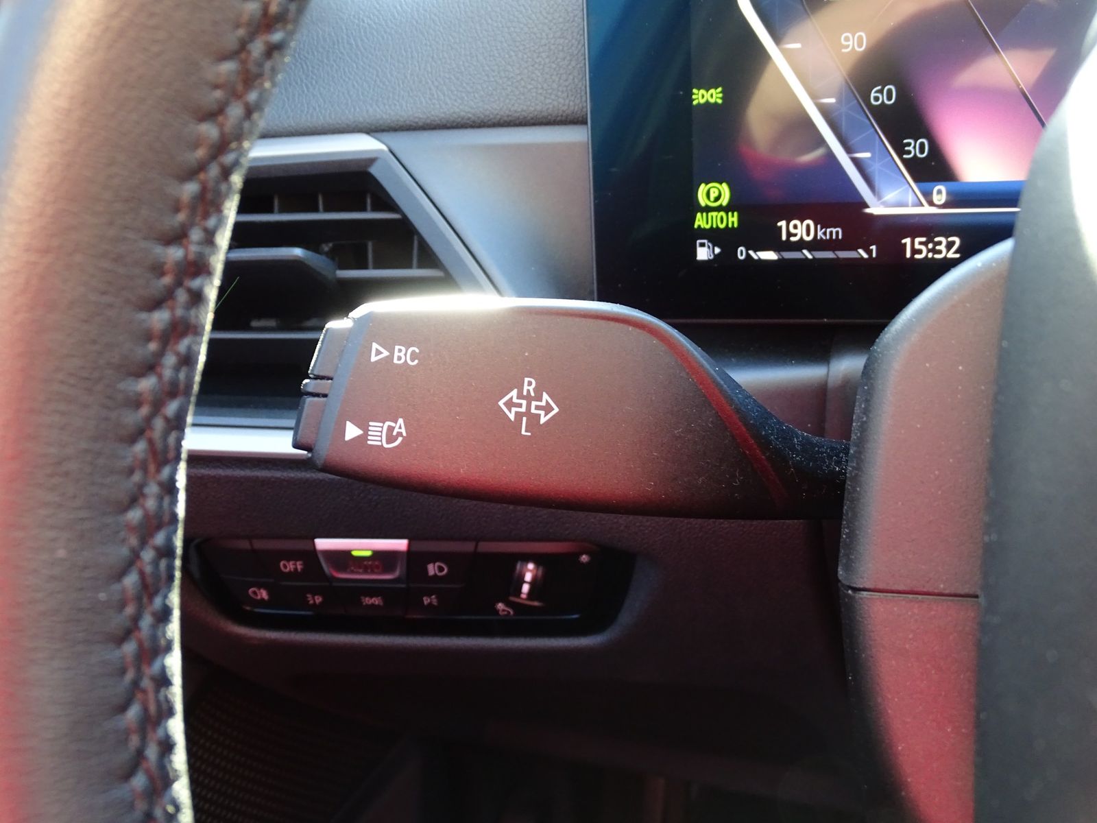 BMW 318d Advantage Aut. LED Navi Head-Up AHK Kamera foto 23