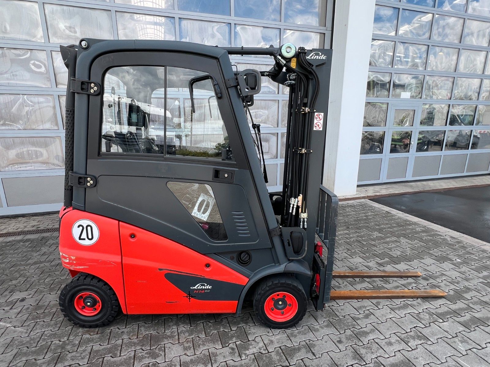 Fahrzeugabbildung Linde H14D-01 / HH 4,6m / 2.252h / Diesel / SS / Waage