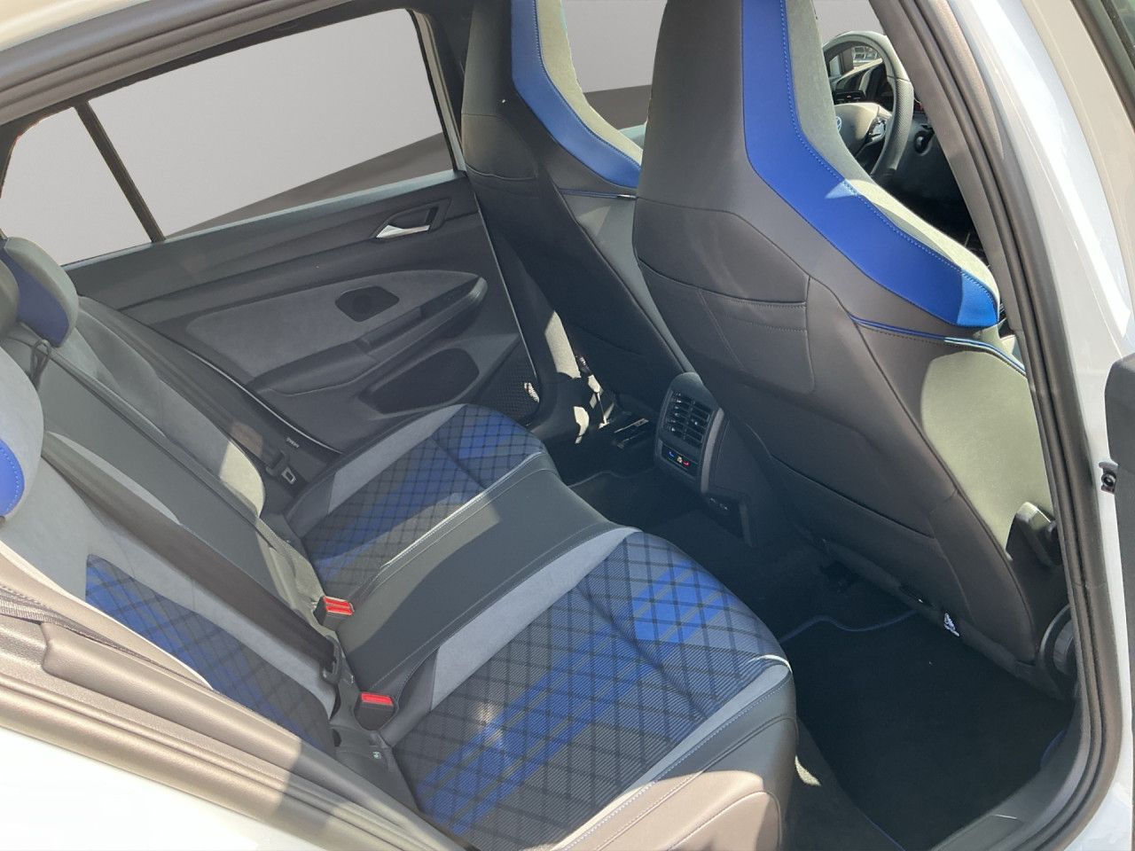 Volkswagen Golf VIII 2.0 TSI R 4Motion NAVI PANO HARMAN foto 21