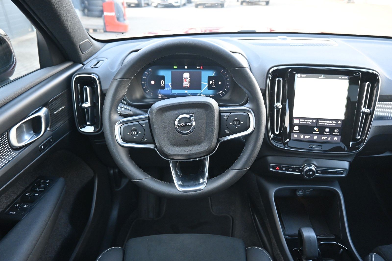 Fahrzeugabbildung Volvo XC40 B3 Plus Dark*LED*PANO*360*H&K*BLIS