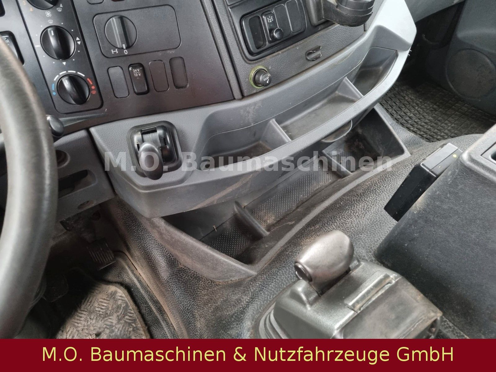 Fahrzeugabbildung Mercedes-Benz Axor 1833 /AC/Hiab XR 14S46 / 4x2 / Euro 5 /